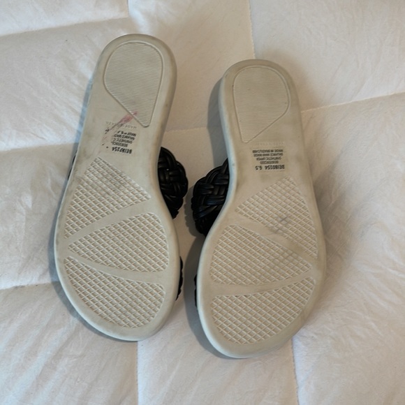 Steve Madden black slip on sandals - Picture 2 of 3